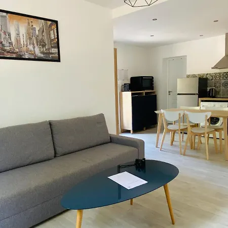 Bel Avec Terrasse Et Beau Jardin Classe 1 Etoile *